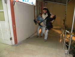 Kediye Ezmemek İçin Direksiyonu Kırınca Kahvehaneye Girdi: 10 Yaralı