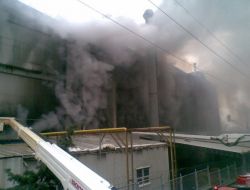 Fabrika Yangını 13 Saattir Söndürülemedi