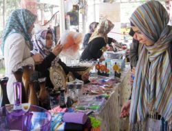 İlsander Öğrenciler Yararına Kermes Açtı