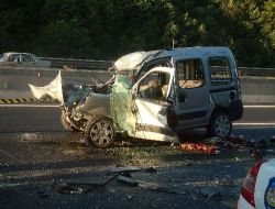 Düzce'de Trafik Kazası: 3 Ölü, 2 Yaralı