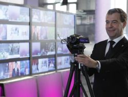 Medvedev Öğretmen Olmak İstiyor!