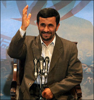 Ahmedinejad, Dünürünü Özel Kalem Müdürü Yaptı!!
