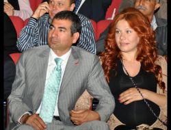 Chp Milletvekili Adayı Sapan, Dayak Attığı Eşiyle Tanıtım Toplantısına Katıldı