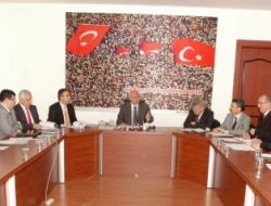 Fabrikalar İşçi, İşsizler İş Bulamıyor