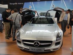 Fuarda Lüks Otomobiller İlgi Görüyor