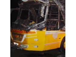 Pakistan’da Yolcu Otobüsü Kundaklandı