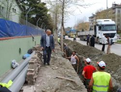 Belediye, Asfalt Öncesi İçme Suyu Boru Hattını Kaldırım Altına Alıyor
