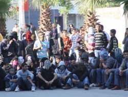 MERSİN'DE ÇADIR GERGİNLİĞİ