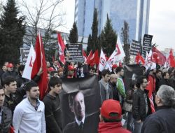 Hepar'lılardan Doğan Medya Önünde Eylem
