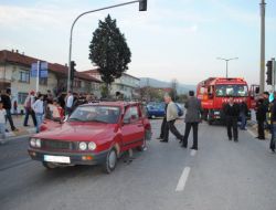 Hendek'te Trafik Kazası: 2 Yaralı