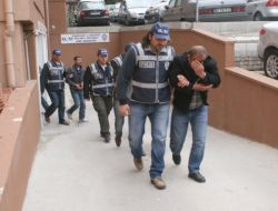 İZMİR'DE UYUŞTURUCU OPERASYONLARI