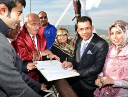 Doğum Gününde Gökyüzünde İzdivaç