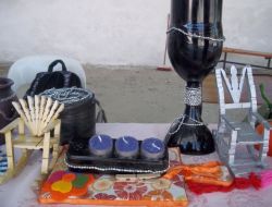 Kız Öğrenciler Çöpleri Sanat Eserine Dönüştürdü