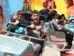 İlk Kez Lunaparkla Tanıştılar