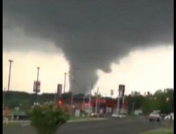 ABD'DEKİ FIRTINA VE HORTUMLAR