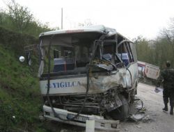 Yolcu Minibüsü Tır İle Çarpıştı: 10 Yaralı