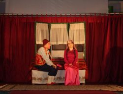 “konakta Cümbüş Var” Adlı Komedi Kula’da Sahnelendi