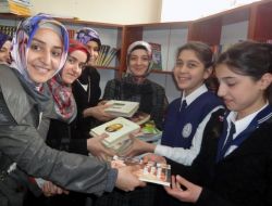 Omü'lü Öğrenciler, Köy Okuluna Kütüphane Kurdu