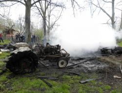 Sapanca'da Baraka ve Traktör Yandı