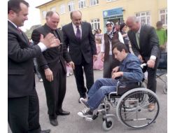 12 Bin Mavi Kapak Toplayarak Tekerlekli Sandalye Aldılar