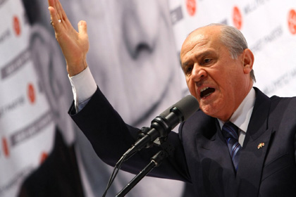 Kaset siyaseti işbasında!