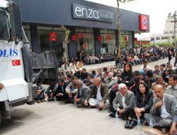 Bdp’li Vekiller Oturma Eylemine Başladı