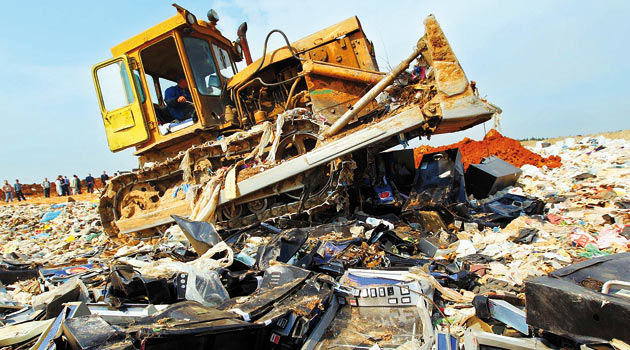 Kumar makinelerini buldozerle ezdiler