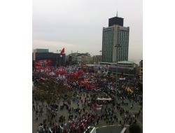 İşçiler Taksim Meydanını Dolduruyor..