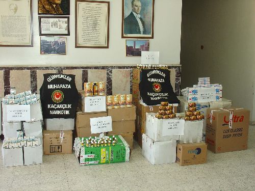 Alo 136'ya ihbar yağdı;  'Gıda Takviyesi'  diye getirilen yılan zehri ve karınca yumurtası yakalandı!