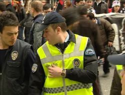 Yaralandı, Görevine Devam Etti