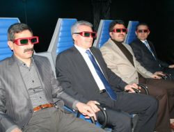 7d Sinema Siyasetçileri Heyecanlandırdı