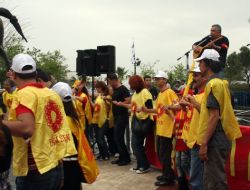 Antalya’daki 1 Mayıs Kutlamaları Yağmur Sebebiyle Kısa Sürdü