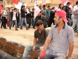 Denizli’deki 1 Mayıs Kutlamalarında Chp Ve Bdp'liler Arasında Gerginlik