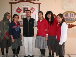 İki Kolu Olmayan Gence Biyonik Kol Taktırmak İçin Para Topluyorlar