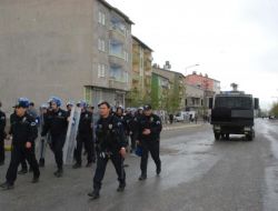 Emniyet Müdürü'nden Bdp’lilere: Kendi Çocuklarınızı Neden Getirmiyorsunuz