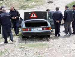 Güvenlik Kamerasından Şemsiye İle Gizlenmeye Çalıştılar