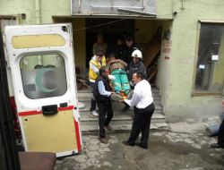 Duvar Yıkarken Üzerine Beton Parçası Düşen İşçi Yaralandı