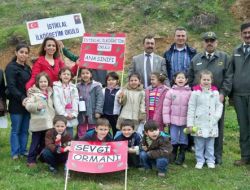 Anasınıfı Öğrencileri Sevgi Ormanı'na Ağaç Dikti