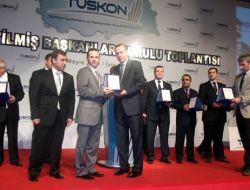 Başbakan’dan Bişder'e Plaket