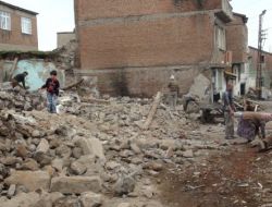 Kışlık Yakacak İçin Ölümü Göze Alıyorlar!