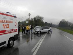 Sapanca'da Trafik Kazası: 1 Yaralı