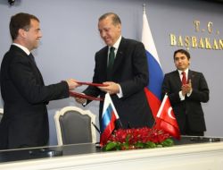 Medvedev, Türkiye İle Nükleer İşbirliği Anlaşmasını İmzaladı