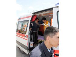 Kamyon İle Otomobil Çarpıştı, Kamyon Şoförü Yaralandı