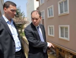 Ak Partili Kılıç: Dalga Geçeceğine Gel Yardım Et