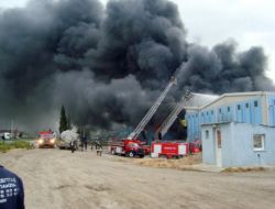 Kemalapaşa'da Köpük Fabrikasında Yangın