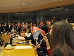 Avrupa Parlamentosu Türk Öğrencilerle Renklendi