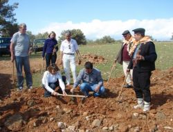 Yerleşik Yabancılar,gonca Çocuk Dergisi'nin Fidan Dikim Kampanyasına Katıldı