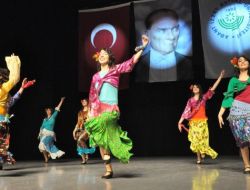 Halk Oyunları Gösterisi Beğeniyle İzlendi