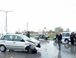 Sakarya'da Trafik Kazası: 2 Yaralı