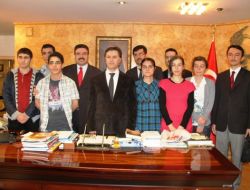 Vali Ayvaz, Mardin’in Ygs Şampiyonlarını Altınla Ödüllendirdi